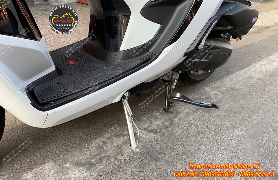 Tổng thể chân chống inox Stylo 160 khi dựng, đảm bảo ổn định và an toàn dừng đỗ