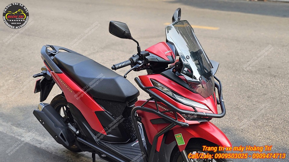 Lắp kính ADV 750 giúp chắn gió tốt hơn, tăng an toàn khi điều khiển xe