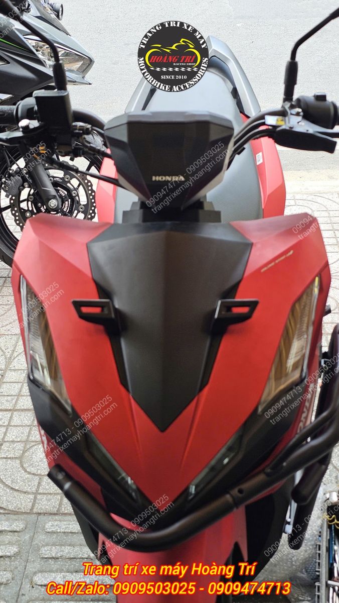 Góc nhìn trực diện dàn đầu Vario Street trước khi gắn kính chắn gió ADV