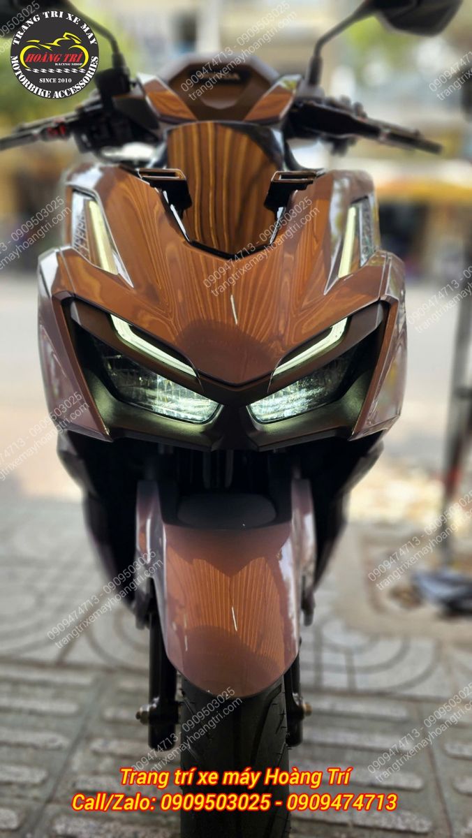 Vario 160 khi bật đèn với công tắc Daytona giúp bạn chủ động điều khiển ánh sáng dễ dàng