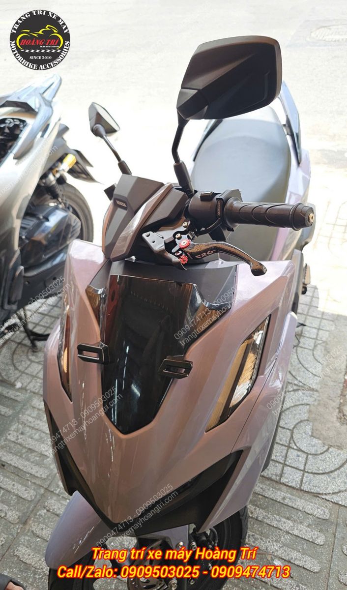 Tổng thể tay thắng CRG carbon trên Vario 160 CBS mang phong cách thể thao hiện đại