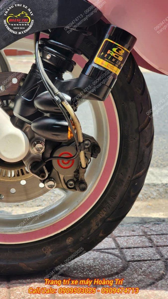 Anh khách nâng cấp cùng với phuộc trước Racing Boy Premium cho xe Vespa Primavera