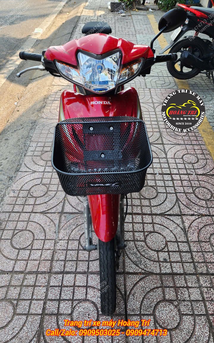 Góc trực diện Wave S sau khi lắp rổ trước, tổng thể gọn gàng và tiện lợi hơn