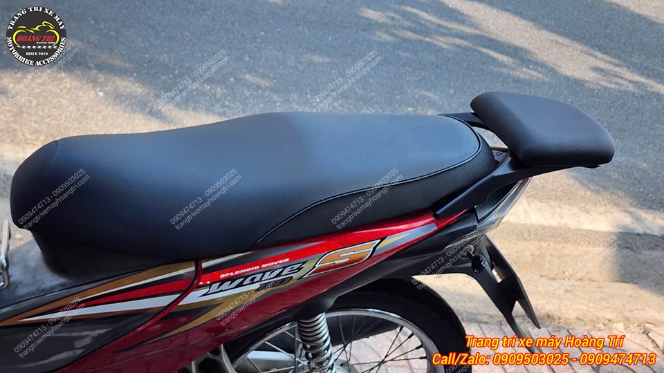 Nệm KTC tựa lưng nối dài baga sau giúp người ngồi sau thoải mái khi đi xa