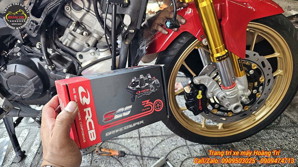 Heo dầu trước RCB S26 bản 30 năm màu đen được lắp cho Winner X