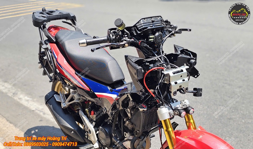 Toàn cảnh xe sau khi hoàn thiện dàn chân trước và một số phụ kiện phượt