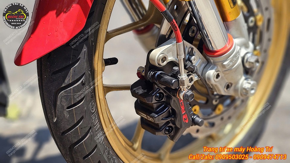 Cận cảnh heo dầu RCB S26 màu đen tăng độ bám đĩa và hiệu quả phanh