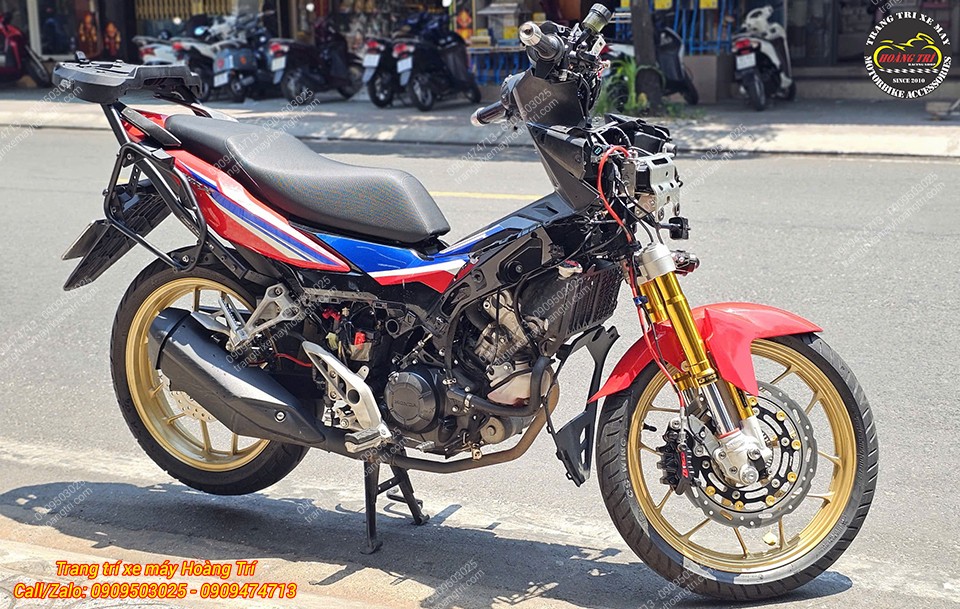 Một góc khác của dàn chân trước được nâng cấp đồng bộ hệ thống phanh của xe