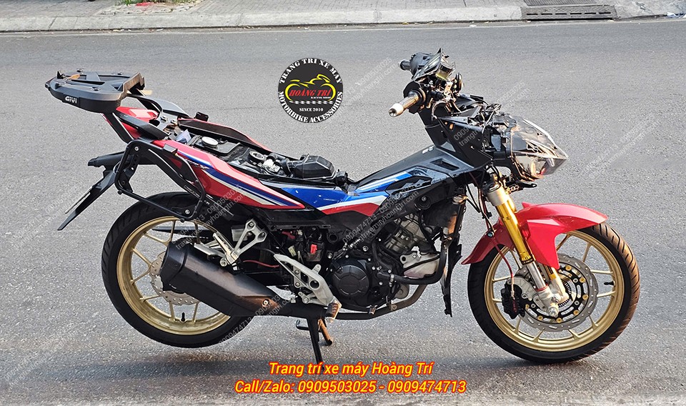 Toàn cảnh xe chưa lắp dàn áo, nổi bật baga Givi và dàn chân trước