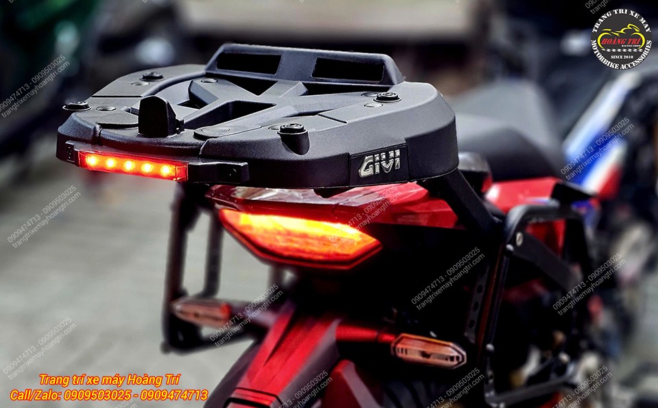 Đèn LED trên baga Givi giúp tăng nhận diện và an toàn ban đêm