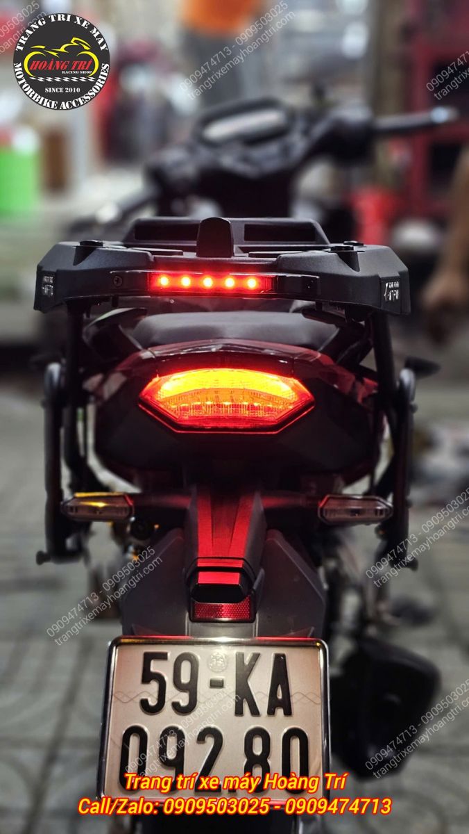 Cận cảnh đèn LED baga Givi sáng rõ giúp tăng an toàn phần đuôi