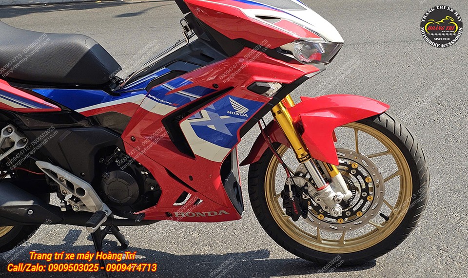 Sau khi lắp dàn áo, màu sắc và phụ kiện tạo điểm nhấn đáng giá