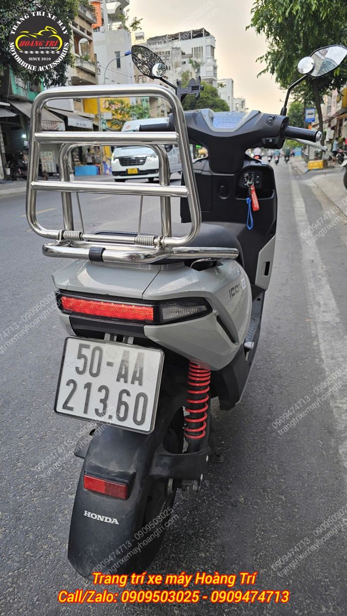 Góc sau Honda Icon-E với baga inox cá nhân hóa tạo điểm nhấn riêng