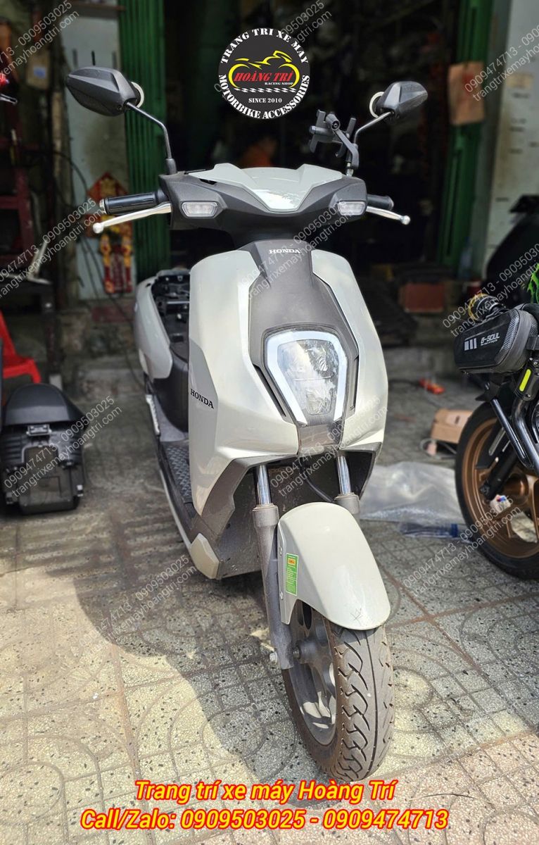 Thêm một chiếc Icon-E trắng nâng cấp baga sau tựa lưng cải thiện trải nghiệm