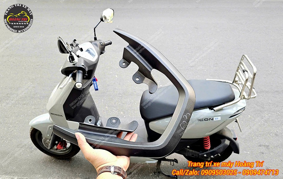 Trên tay cản sau zin và trên xe đã thay bằng baga tựa lưng đẹp hơn