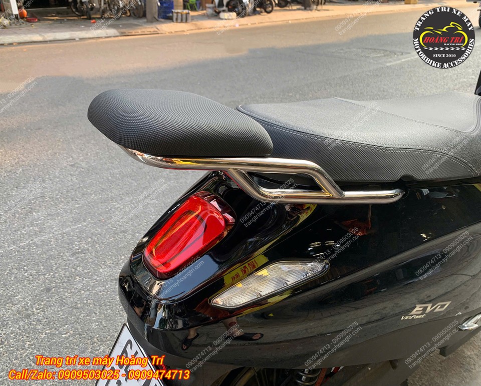 Chi tiết đuôi xe Evo Max gắn baga nối dài tạo tư thế ngồi vững chắc khi di chuyển