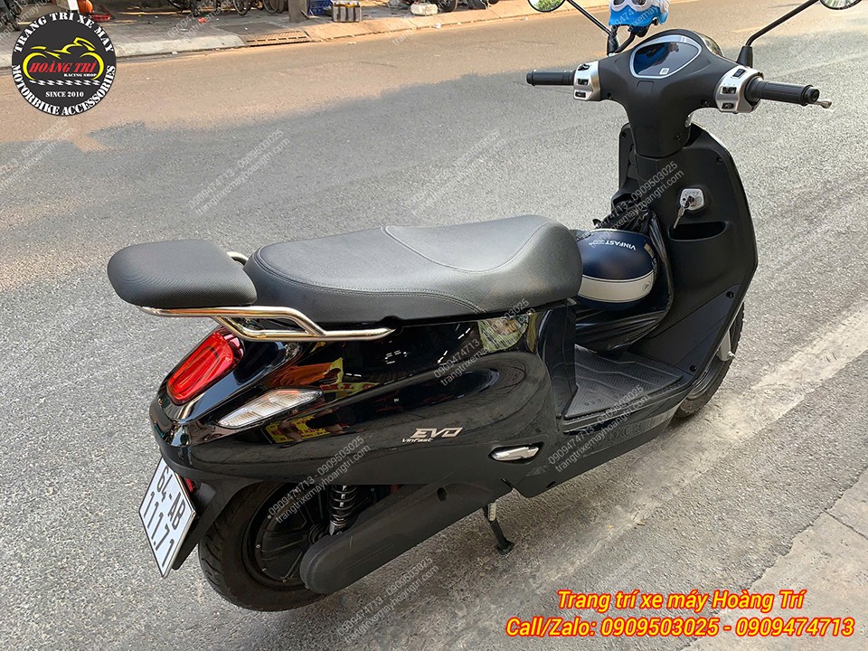 Góc tổng thể Evo Max gắn baga sau nối dài giúp xe cân đối và sử dụng linh hoạt hơn