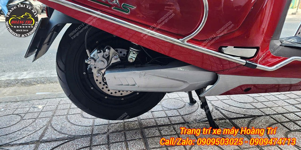 Phần gắp sau kết hợp hệ thống ABS giúp xe phanh ổn định và hạn chế trượt bánh