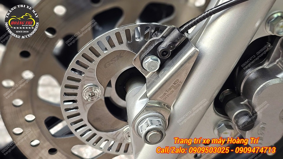 Chi tiết đĩa ABS trước kèm cảm biến và pát CNC gia công chuẩn xác, tăng an toàn khi phanh