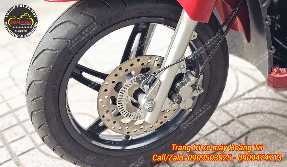 Tổng thể bánh trước Klara S đã trang bị ABS giúp kiểm soát lực phanh ổn định hơn