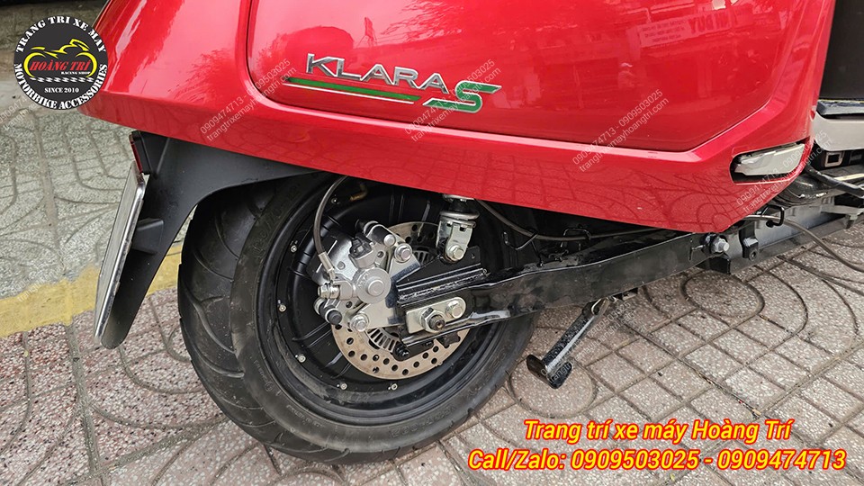 Phần đuôi Klara S nổi bật với cụm phanh sau tích hợp ABS nâng cao hiệu quả vận hành