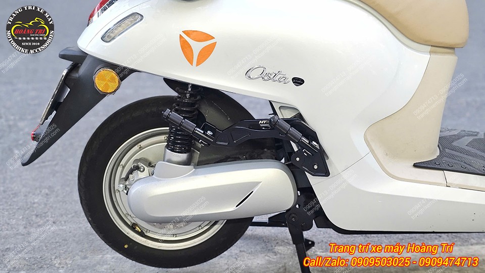 Góc nhìn tổng thể bên hông xe với gác chân HTR, tăng tiện lợi cho người ngồi sau