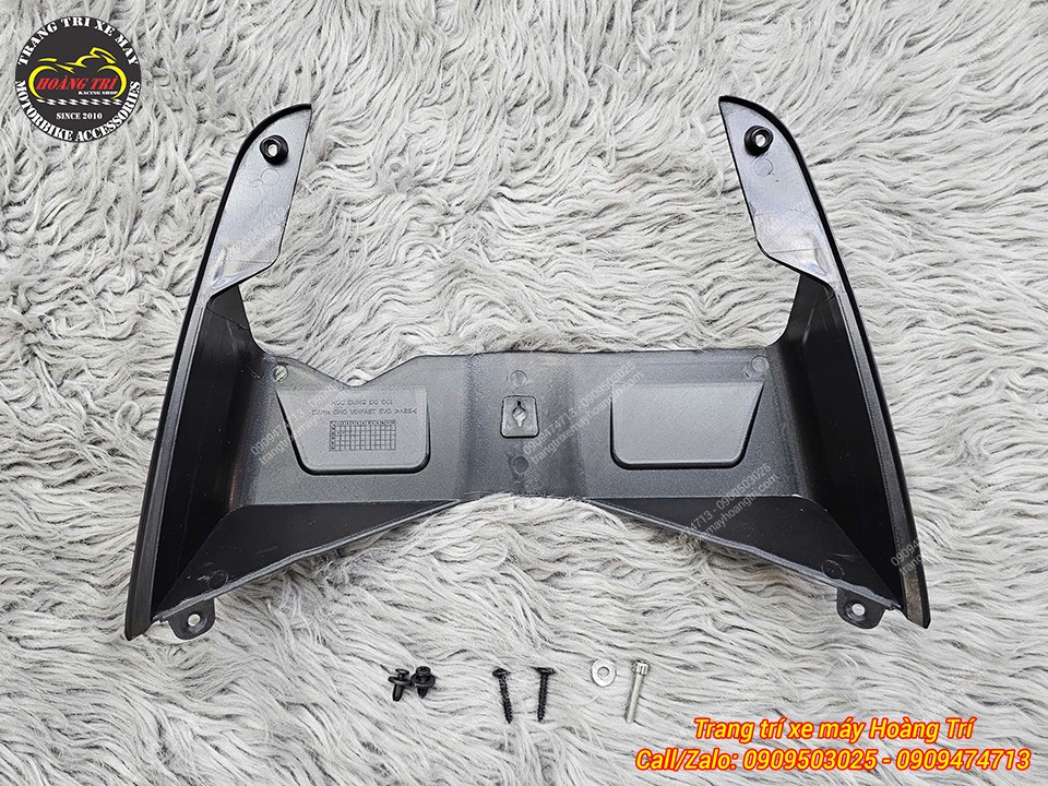 Mặt sau hộc chứa đồ B-Factory Vinfast EVO cho thấy các vị trí để bắt ốc cho xe Vinfast EVO