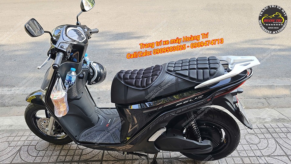 Góc tổng thể xe Feliz với hộc đồ trước giúp xe trở nên tiện dụng và nổi bật hơn khi di chuyển