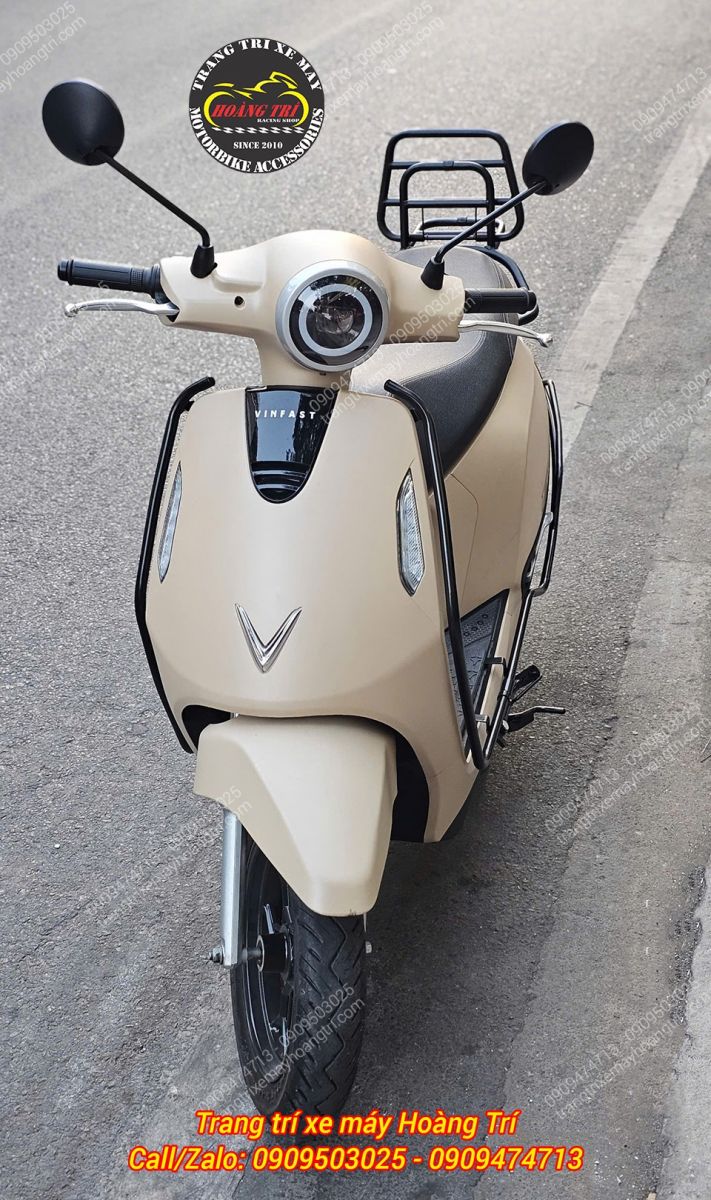 Khung bảo vệ trước ôm sát hai bên sườn đầu xe Evo Grand tạo khung viền đẹp