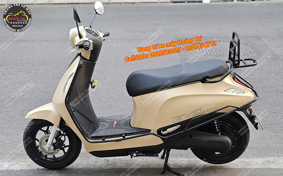 Bộ khung bảo vệ hoàn thiện chắc chắn, đúng form Evo Grand, giúp xe bền và nổi bật hơn