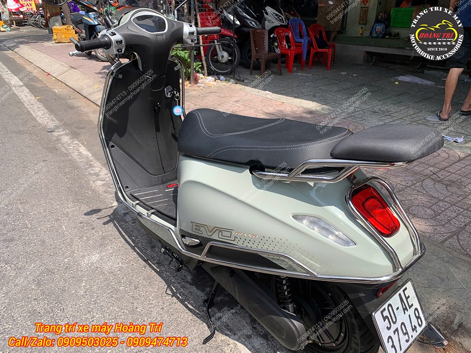 Tổng thể Evo Grand sau khi lắp khung bảo vệ, kiểu dáng hài hòa và cứng cáp