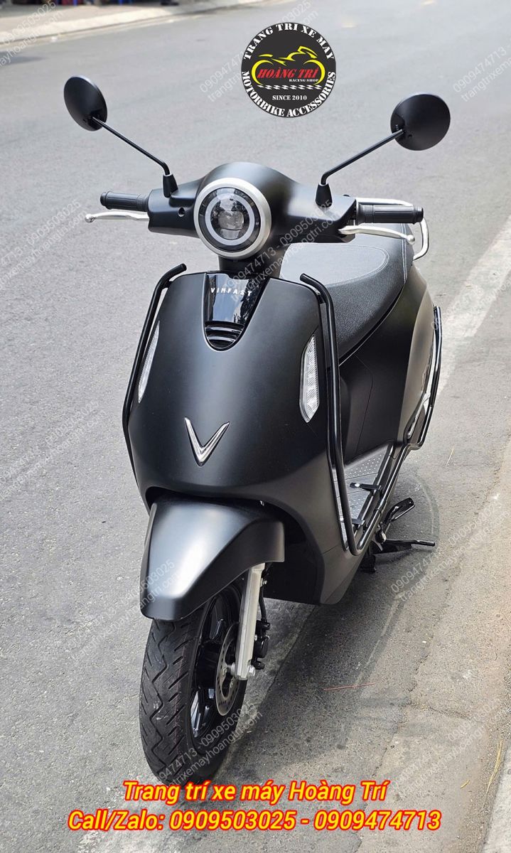 Khung bảo vệ gắn chắc trên dàn áo Evo Grand, không bị rung lắc