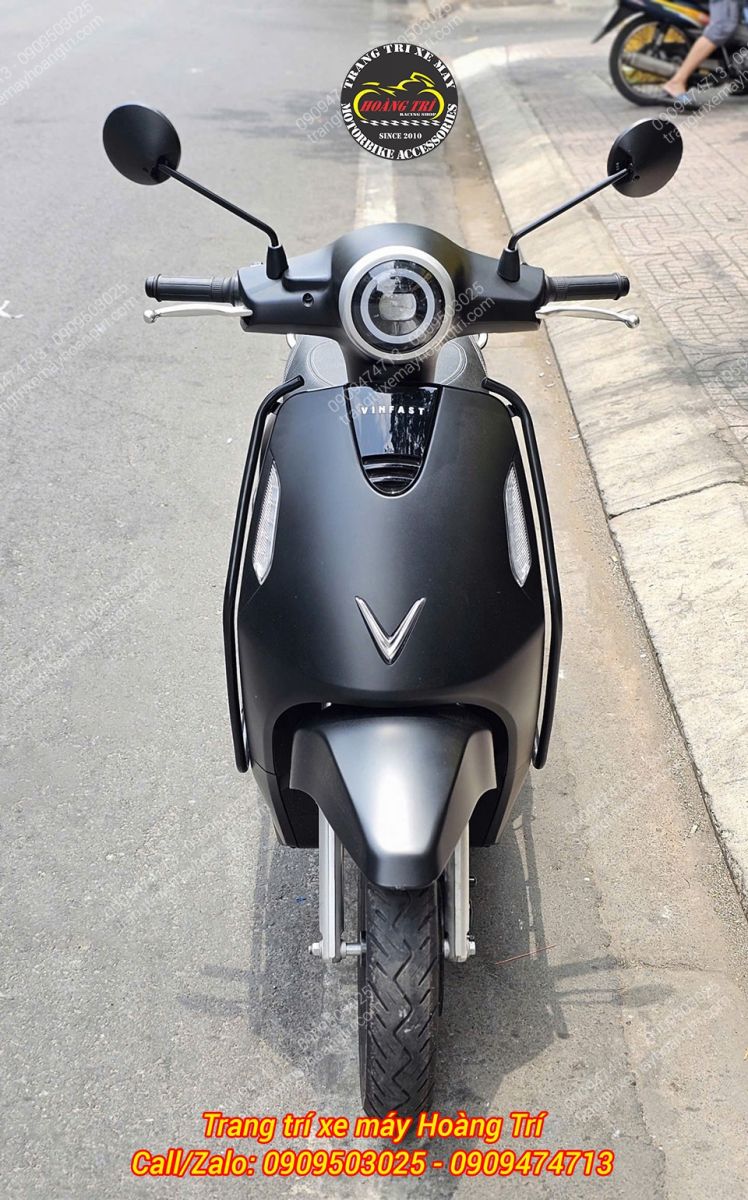 Góc trực diện Evo Grand với khung hai bên sườn trước giảm trầy xước