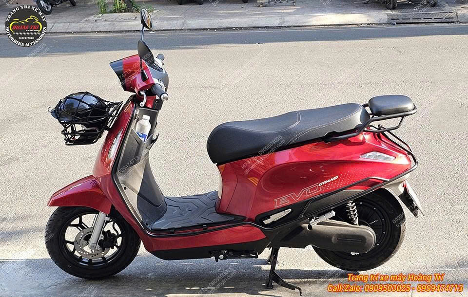 Tổng thể xe Evo Grand lắp khung bảo vệ giúp bảo vệ và tăng thẩm mỹ