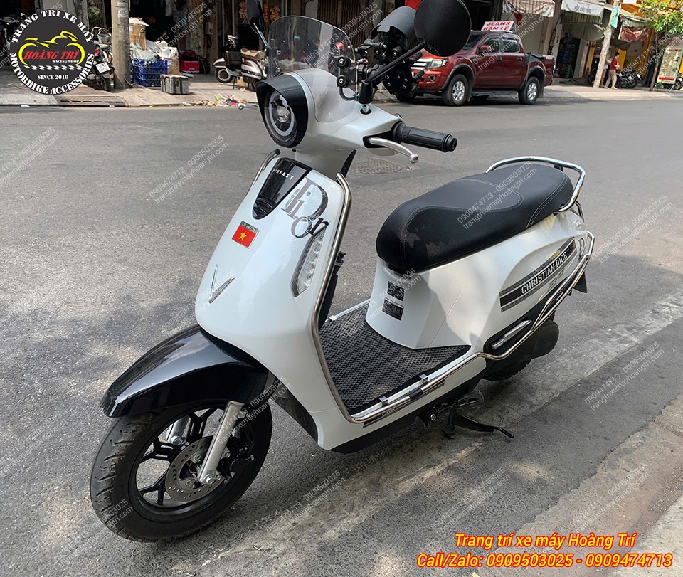 Góc nghiêng EVO Max trang bị khung inox, tăng khả năng bảo vệ và nâng cao phong cách