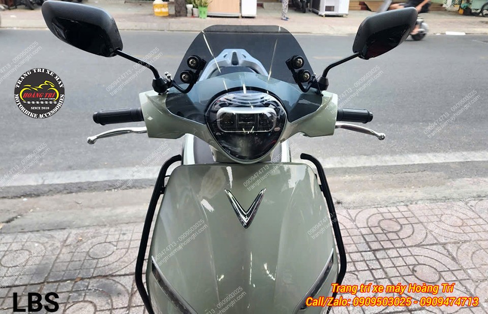 Cận cảnh kính chắn gió Vinfast Feliz trong suốt giúp tăng kiểu dáng, phong cách cho xe Feliz