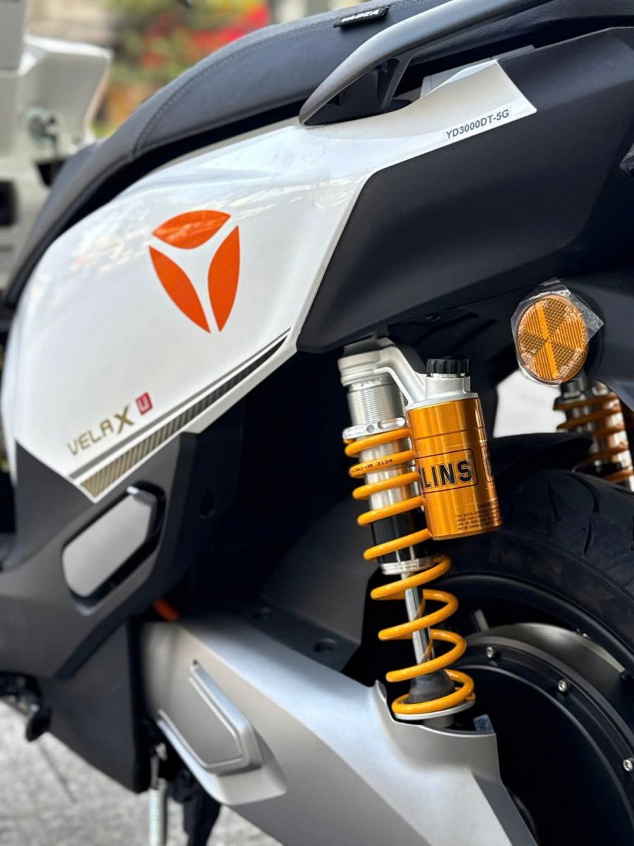 Hình ảnh sản phẩm sau khi được trang bị trên xe Yadea Velax mang đến vẻ ngoài sang trọng