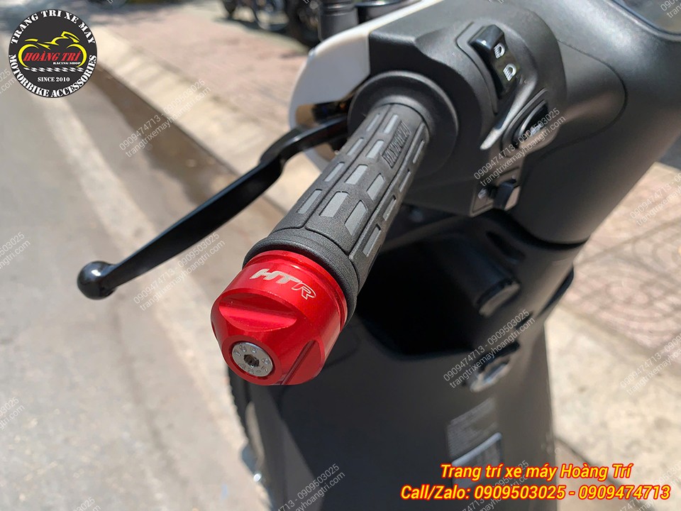 Bao tay Daytona kết hợp gù HTR CNC đỏ nổi bật, tăng tính thẩm mỹ cho xe