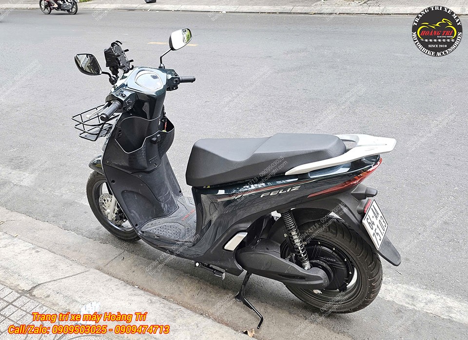 Góc nghiêng Vinfast Feliz gắn rổ trước giúp xe nổi bật hơn khi di chuyển