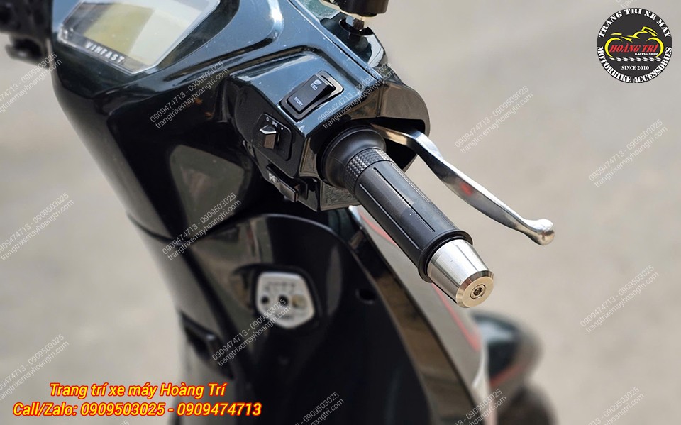 Thêm chiếc Feliz nâng cấp gù tay lái inox tạo điểm sáng bóng phần cùm