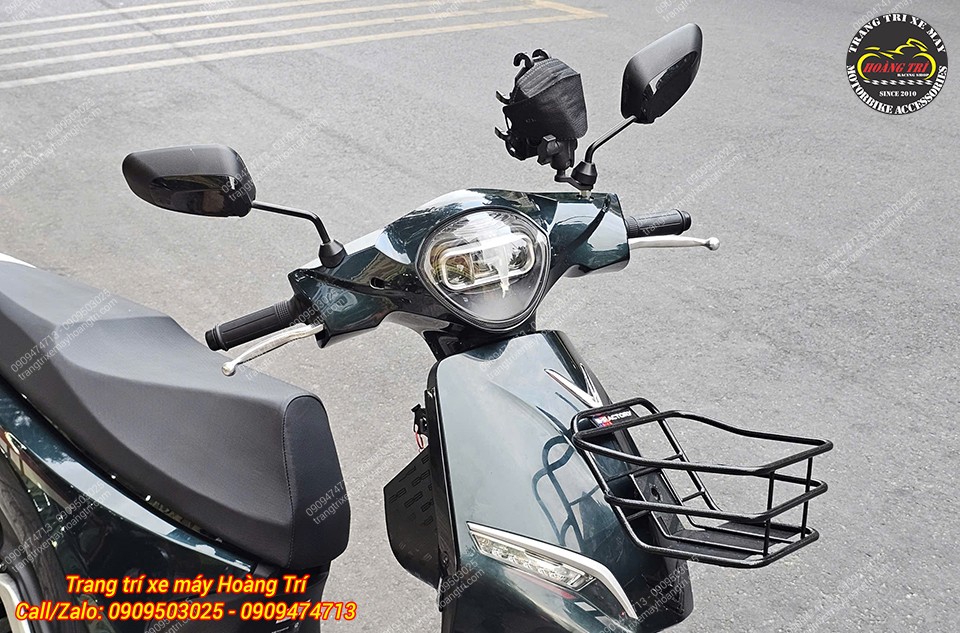 Cận cảnh đầu xe Feliz với rổ trước thiết kế chắc chắn phù hợp phong cách tổng thể