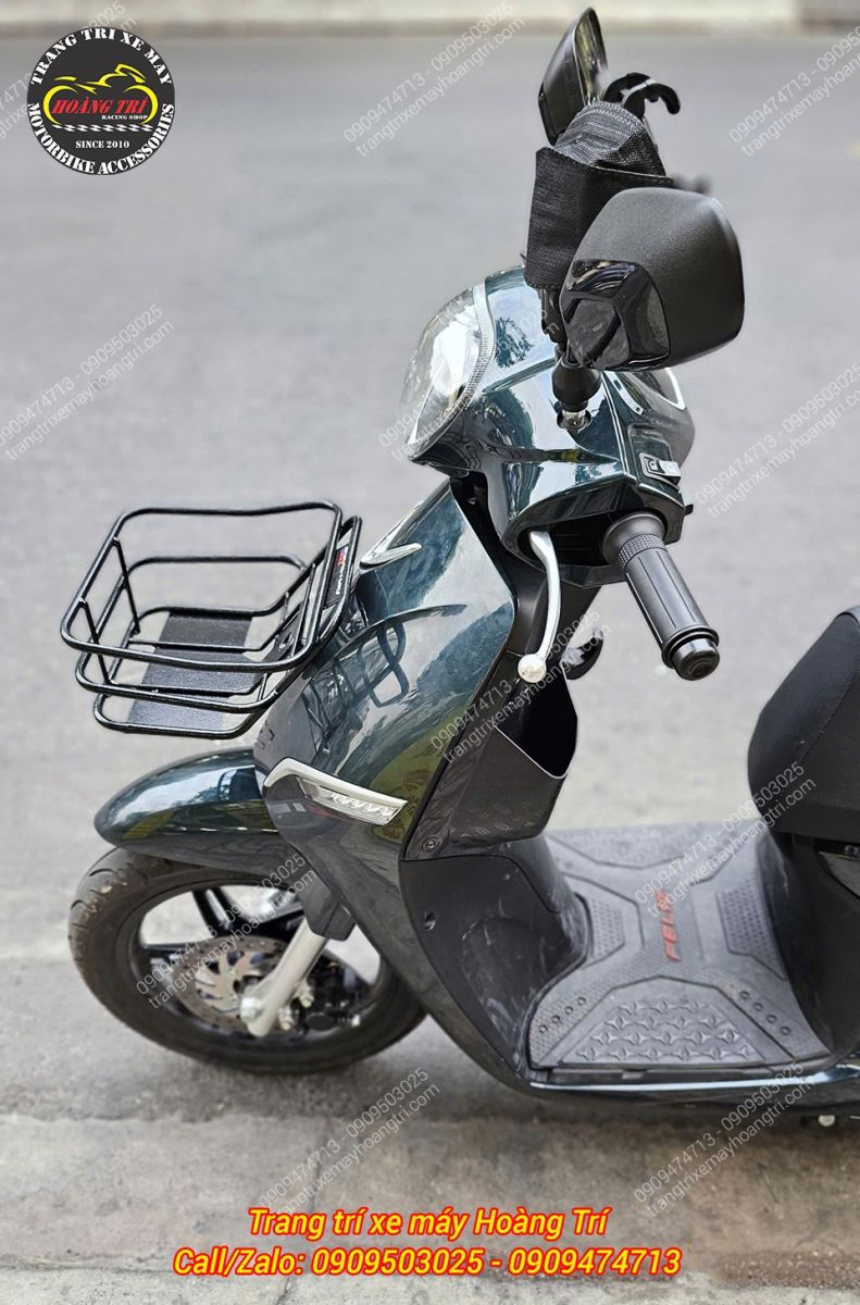 Góc chi tiết rổ trước Feliz với chất liệu kim loại bền bỉ hỗ trợ chứa đồ tiện lợi