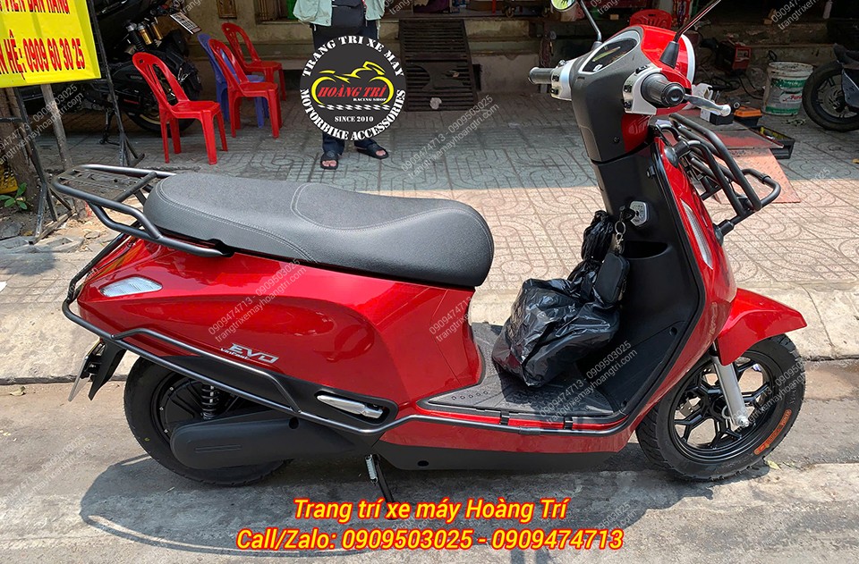 Góc ngang hoàn chỉnh Vinfast EVO với combo khung bảo vệ, baga trước sau tăng tiện ích sử dụng