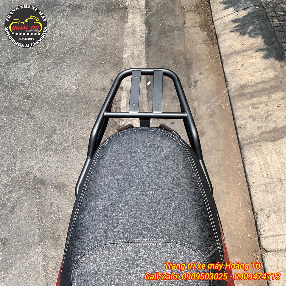 Nhìn từ trên xuống thấy rõ baga rộng, dễ cố định hành lý hoặc lắp thêm thùng sau