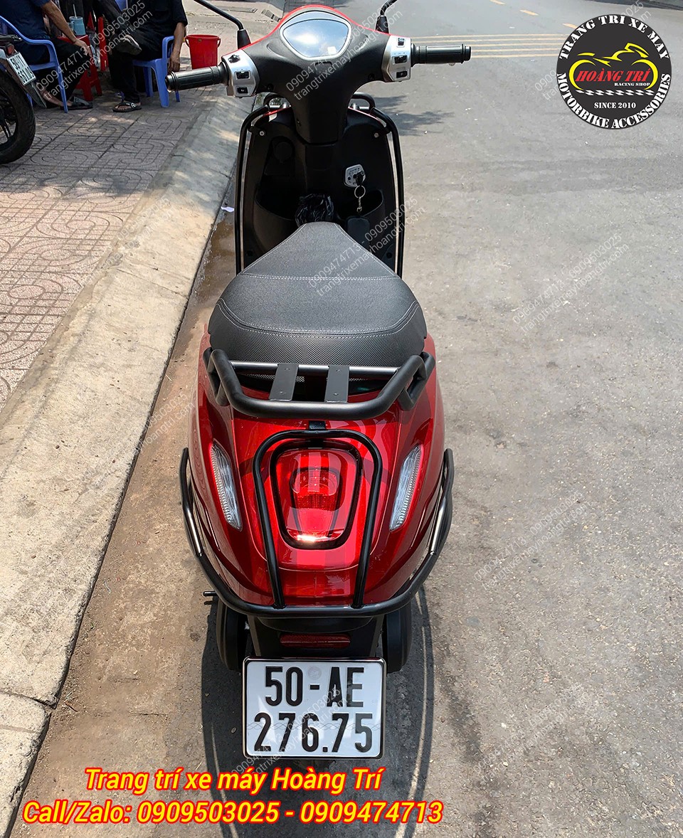 Toàn cảnh đuôi xe EVO với khung bảo vệ đèn hậu chắc chắn, kết hợp baga sau nối dài