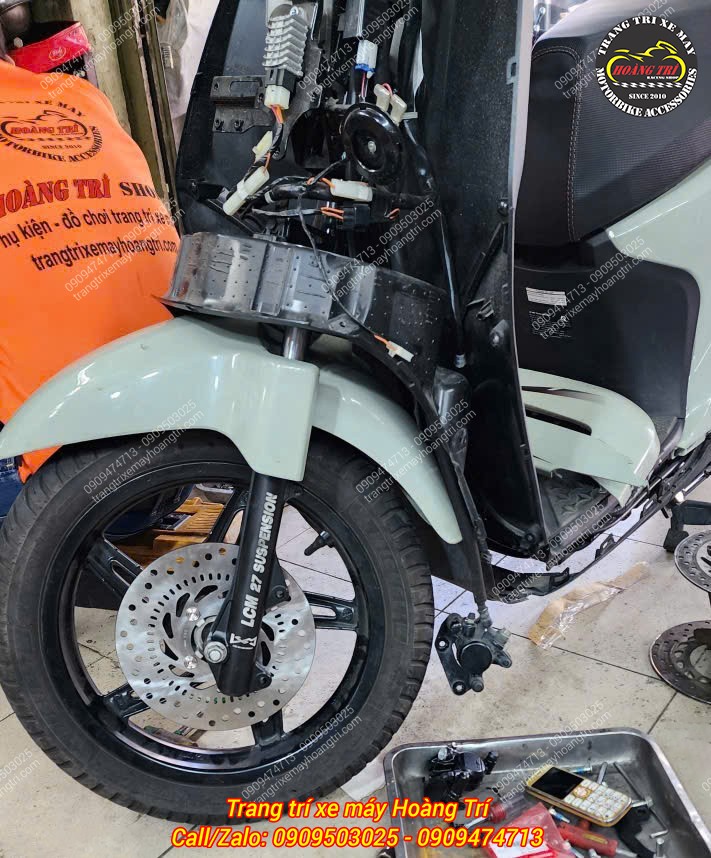 Quá trình lắp phuộc trước LCM cho Feliz kết hợp thêm nhiều phụ kiện đi kèm