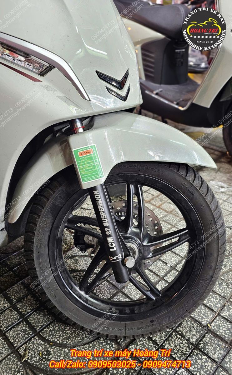 Tổng thể bánh trước Feliz sau nâng cấp phuộc LCM vẫn giữ dáng xe nhưng chắc chắn hơn