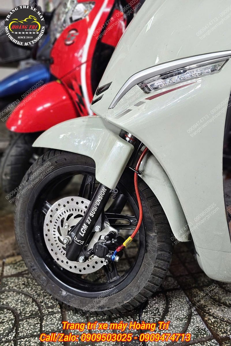 Cụm bánh trước hoàn thiện với phuộc LCM, đĩa zin và dây dầu độ tăng an toàn