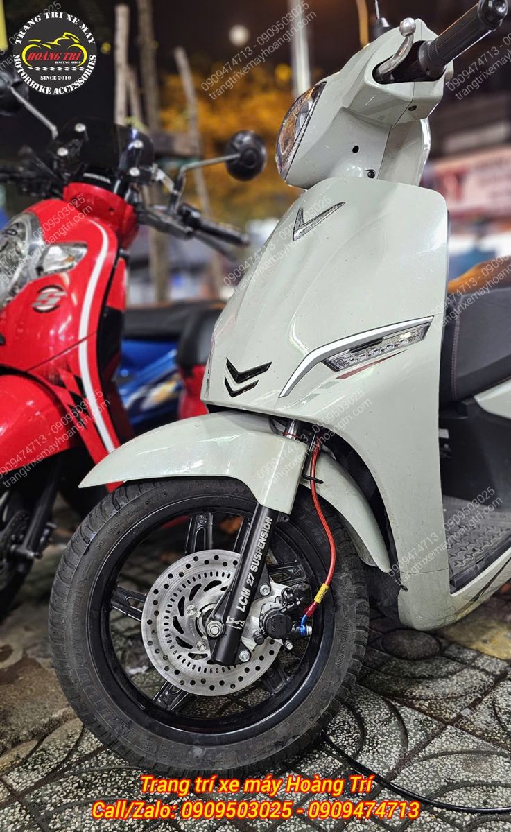 Tổng thể đầu xe Feliz sau nâng cấp phuộc trước vẫn giữ thiết kế nhưng vận hành tốt hơn