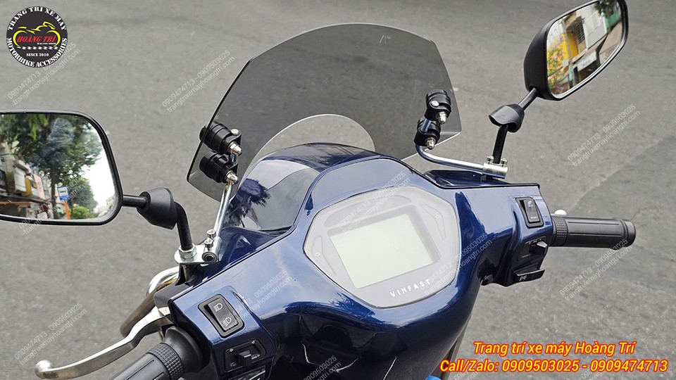 Cận cảnh kính chắn gió Klara S vừa nâng cấp, tạo điểm nhấn độc đáo cho tổng thể xe